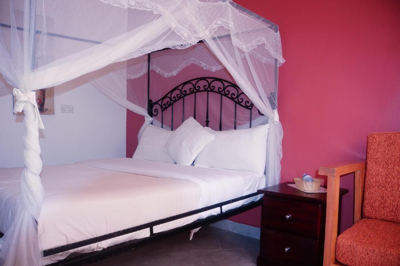 Silver Oaks Hotel Boma フォート・ポータル エクステリア 写真