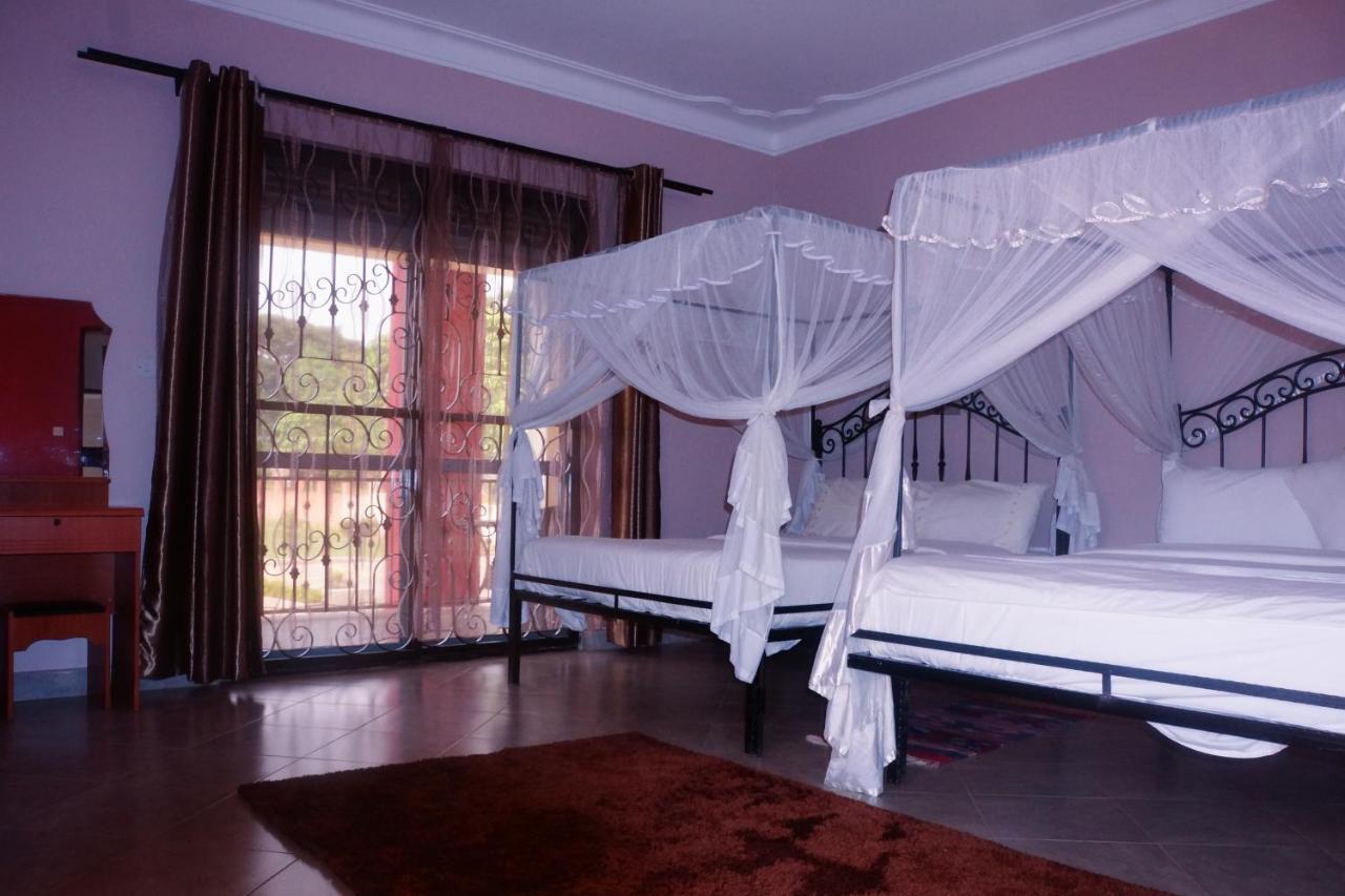 Silver Oaks Hotel Boma フォート・ポータル エクステリア 写真