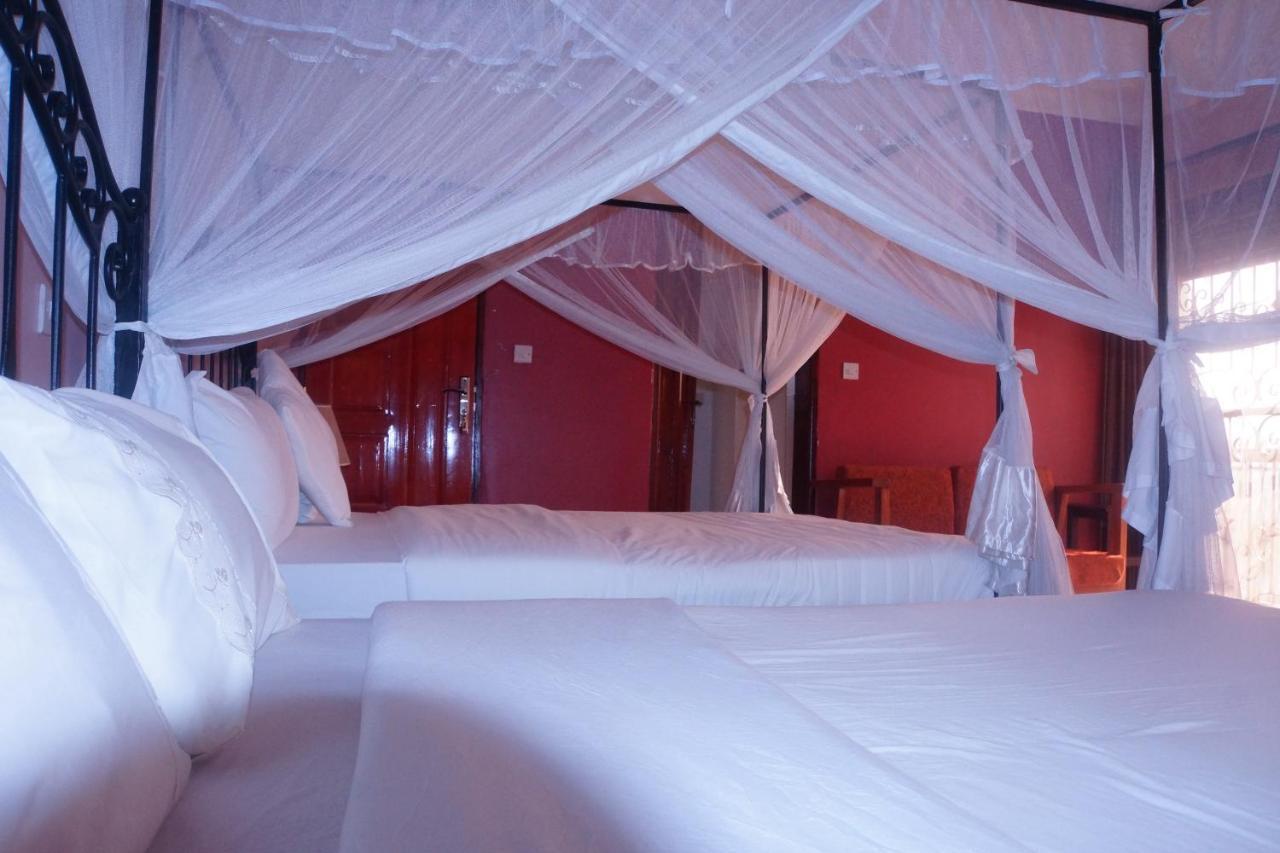 Silver Oaks Hotel Boma フォート・ポータル エクステリア 写真
