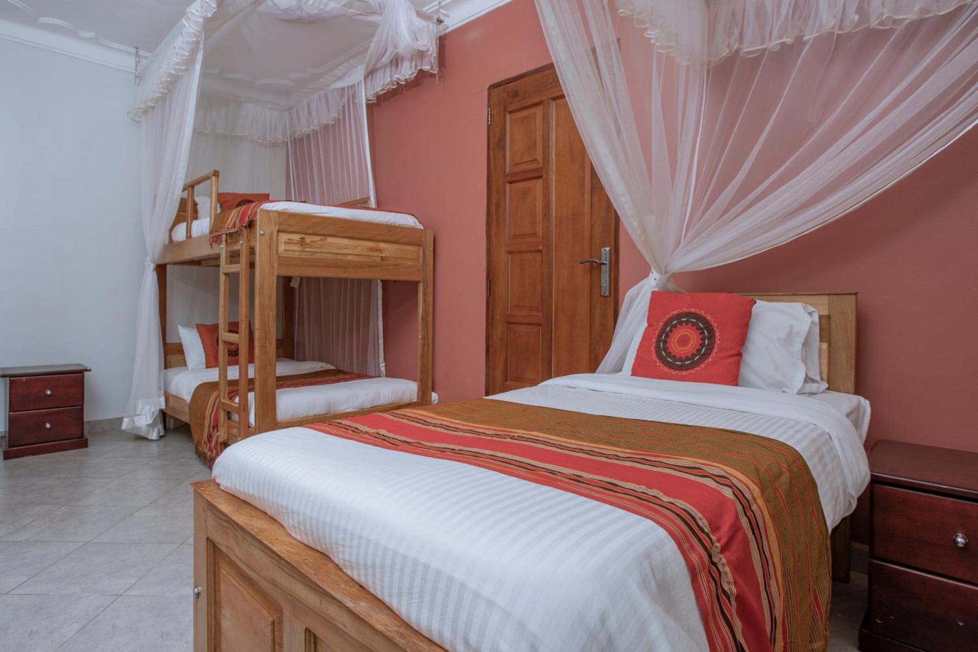 Silver Oaks Hotel Boma フォート・ポータル エクステリア 写真