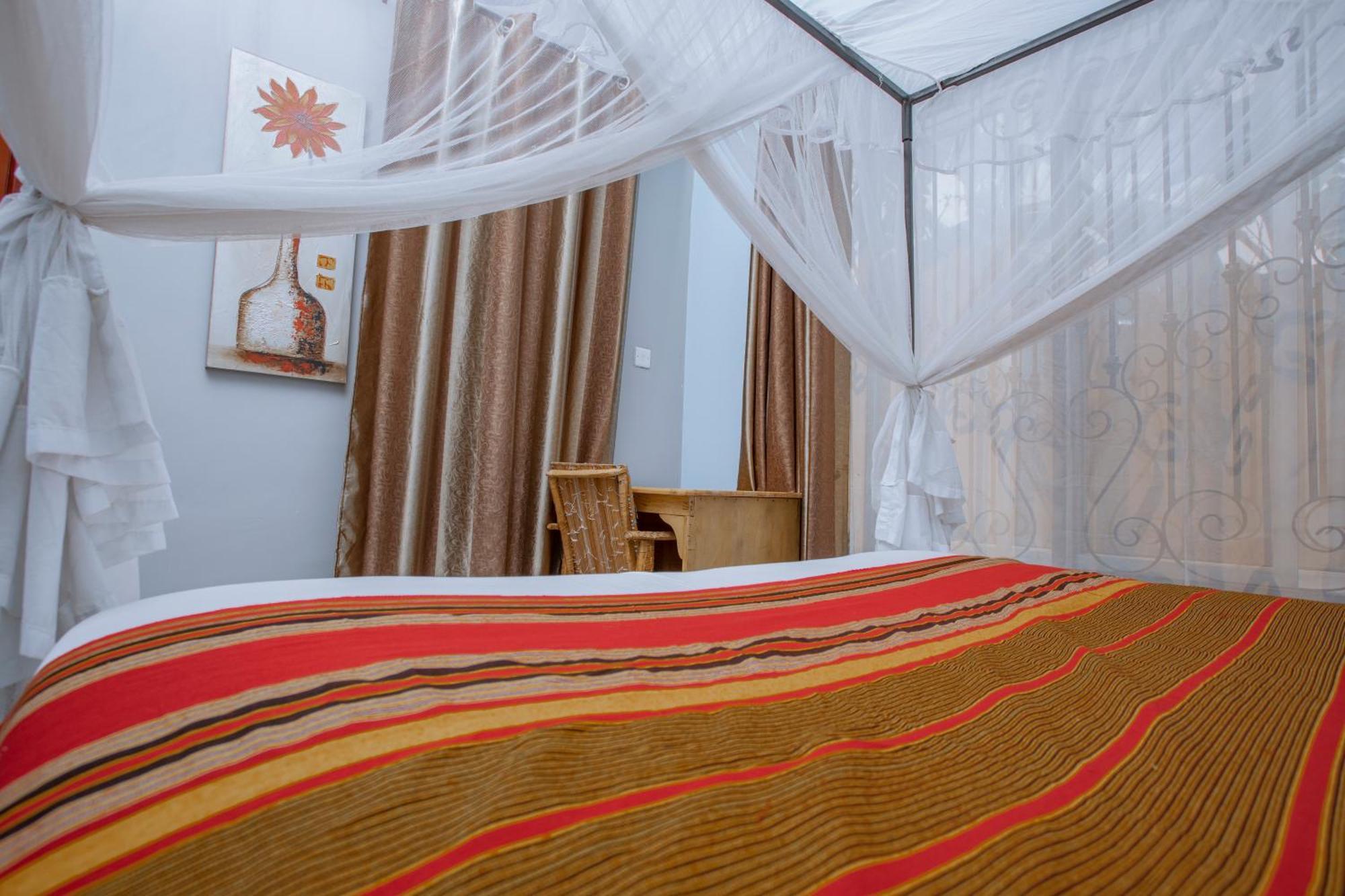 Silver Oaks Hotel Boma フォート・ポータル エクステリア 写真