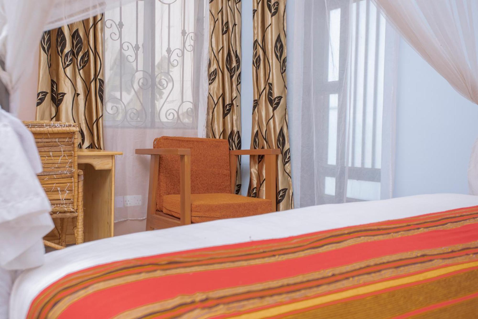 Silver Oaks Hotel Boma フォート・ポータル エクステリア 写真