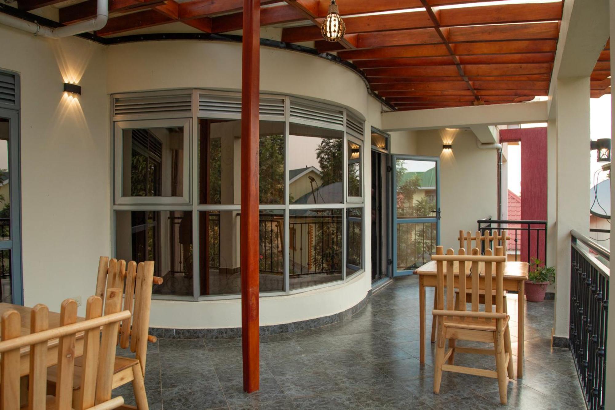 Silver Oaks Hotel Boma フォート・ポータル エクステリア 写真