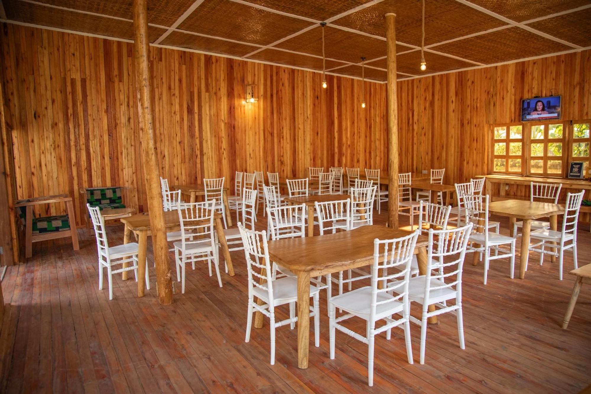 Silver Oaks Hotel Boma フォート・ポータル エクステリア 写真