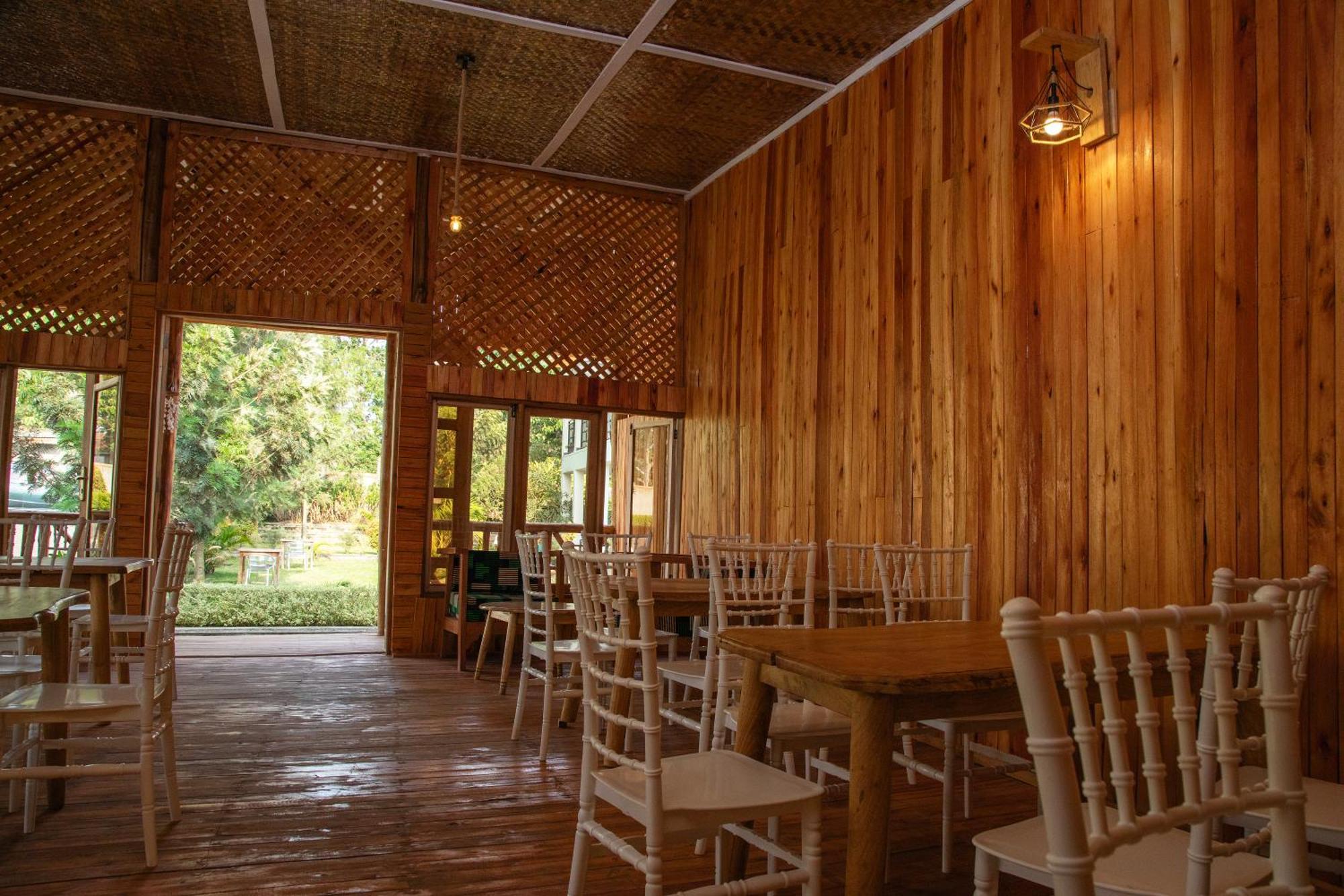 Silver Oaks Hotel Boma フォート・ポータル エクステリア 写真