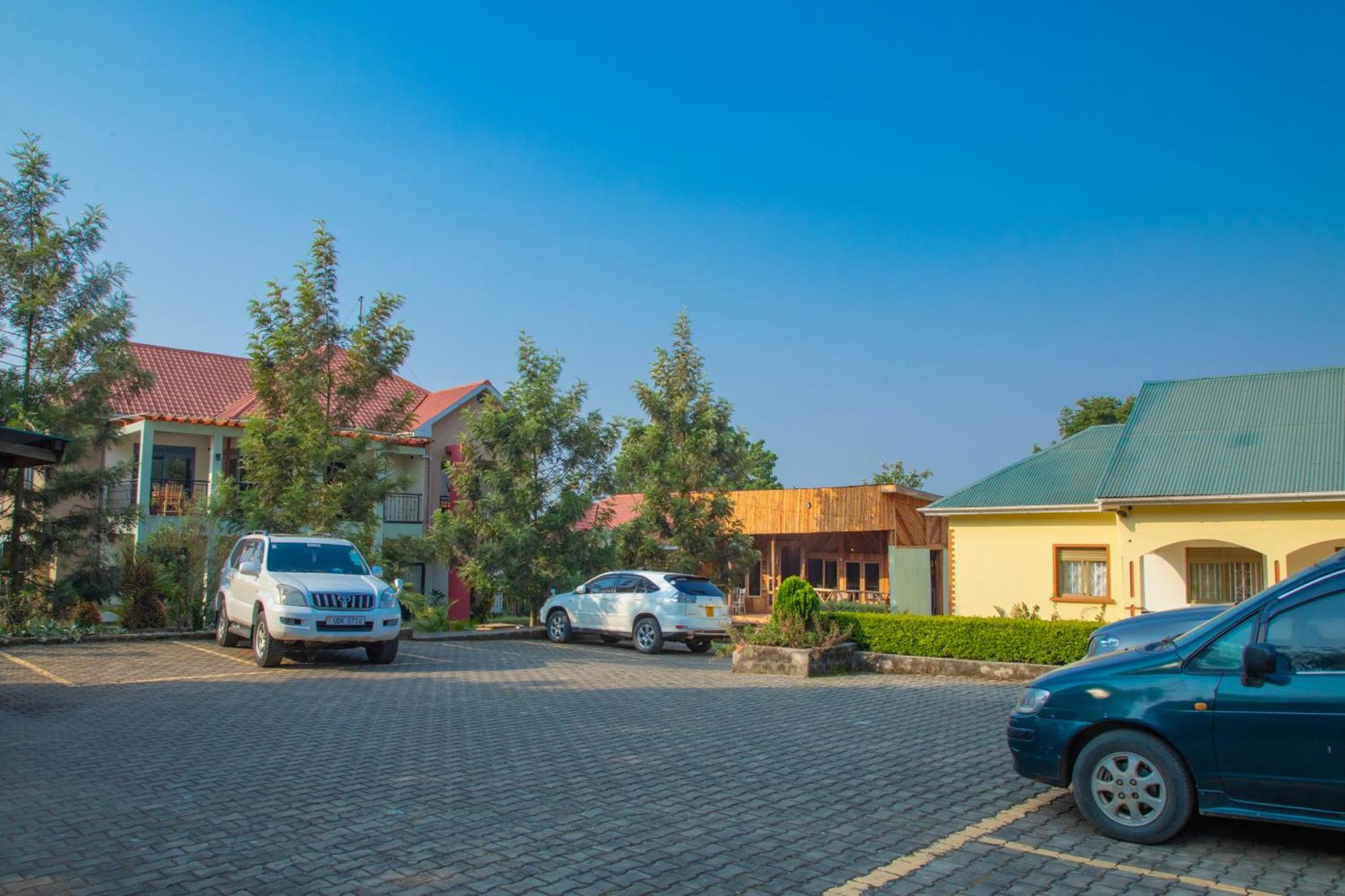Silver Oaks Hotel Boma フォート・ポータル エクステリア 写真