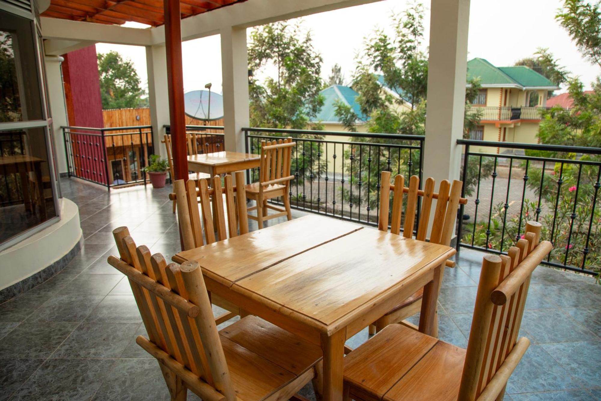 Silver Oaks Hotel Boma フォート・ポータル エクステリア 写真