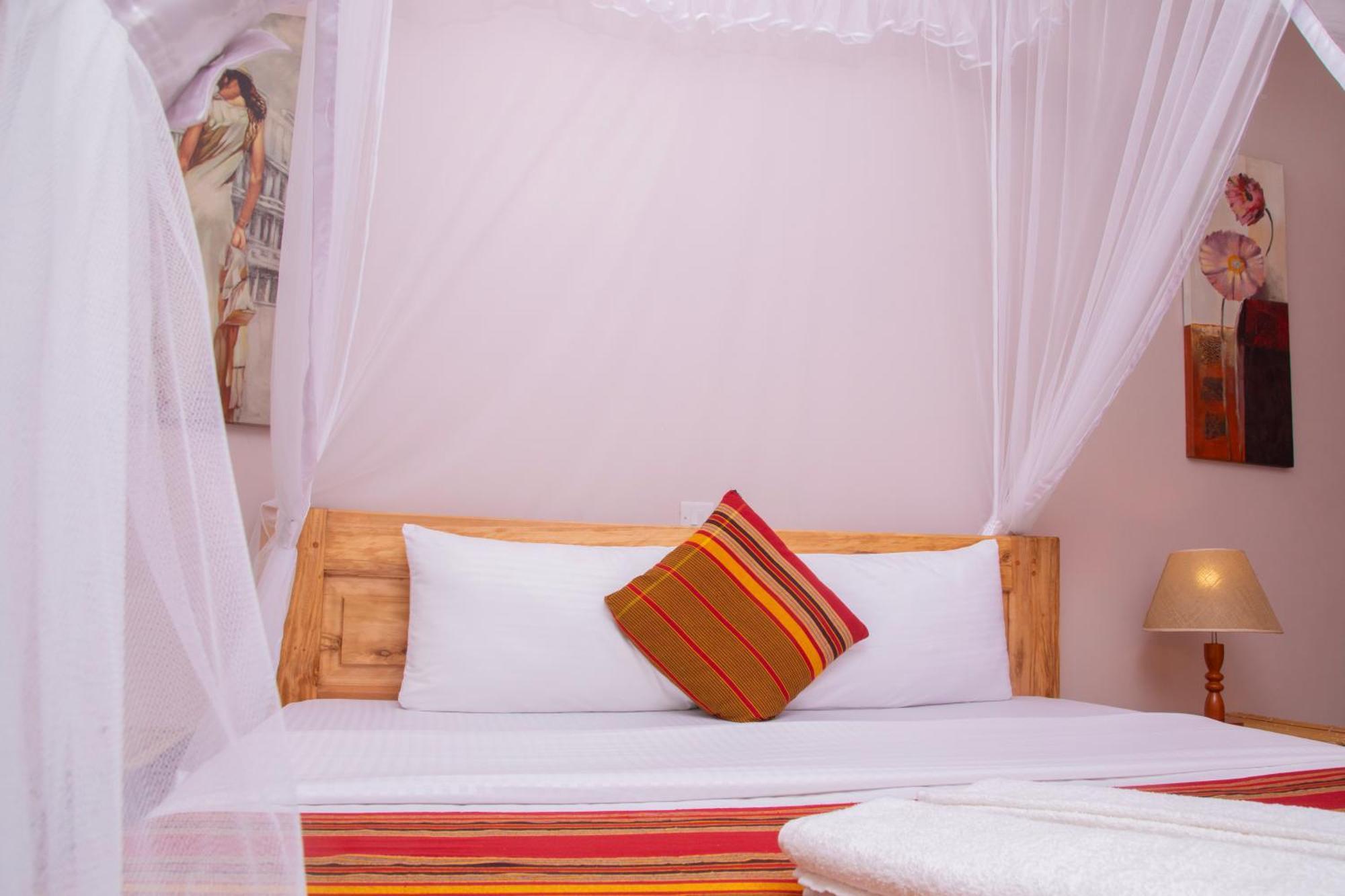 Silver Oaks Hotel Boma フォート・ポータル エクステリア 写真