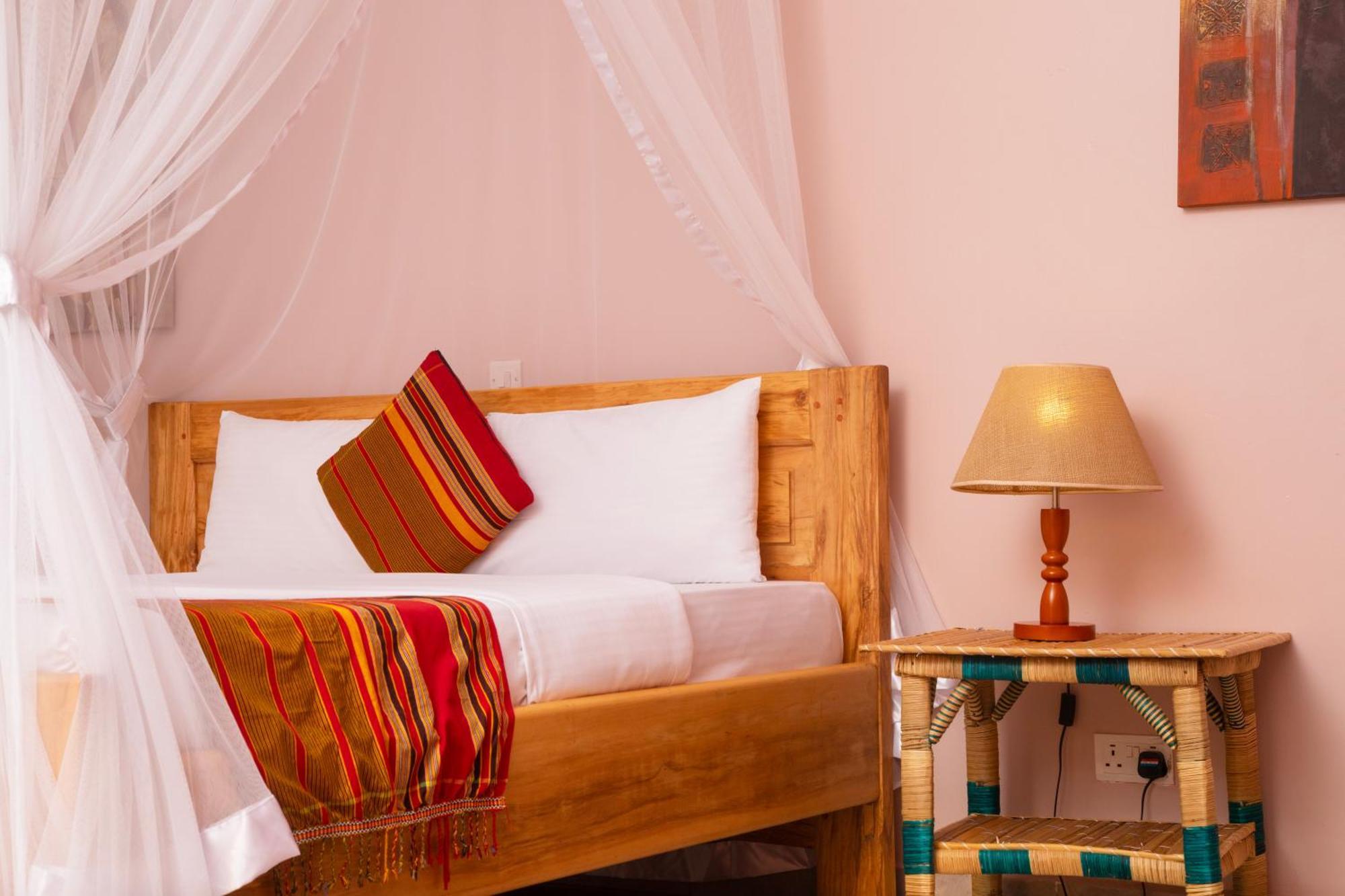 Silver Oaks Hotel Boma フォート・ポータル エクステリア 写真